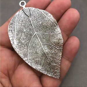 Silver Leaf Pendant — Detailed Vein Texture